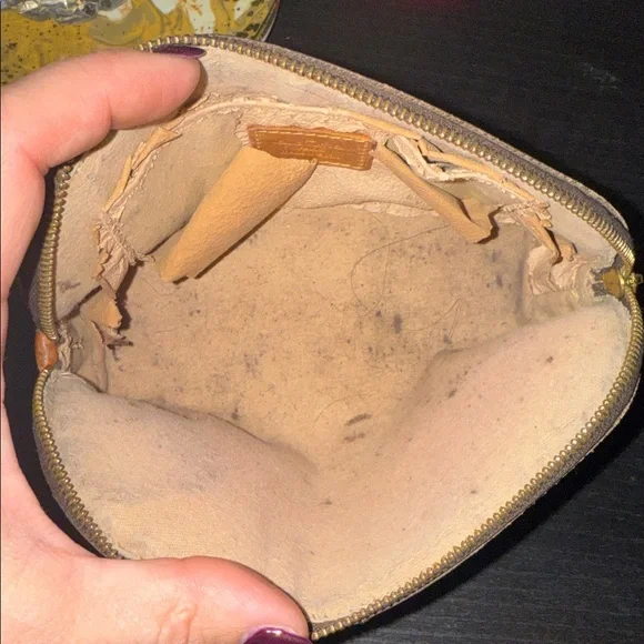 Louis Vuitton Brown and Gold Monogram Clutch - Picture 7 of 16